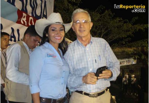 Amanda González y senador Alvaro Uribe/