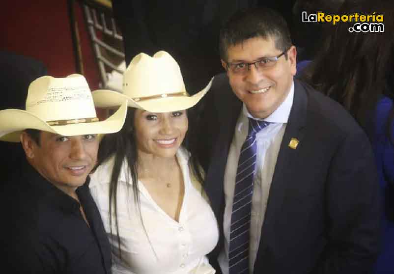 Gobernador, Senadora y Representante a la Cámara.