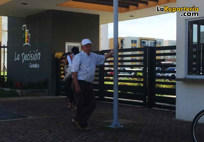 Espera paciente a que le paguen.