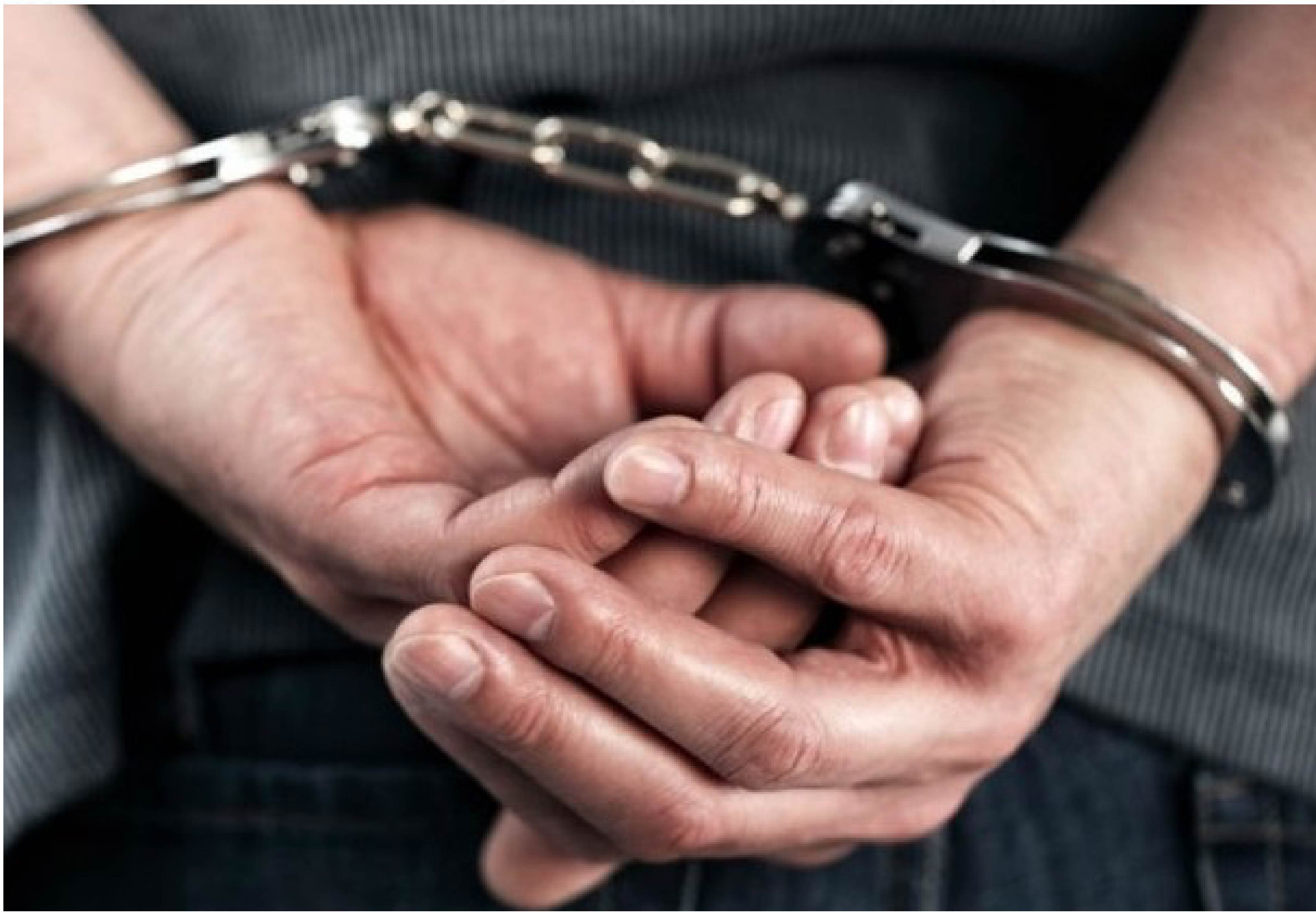 Utilizaba un arma de fuego para hacer amenazas.