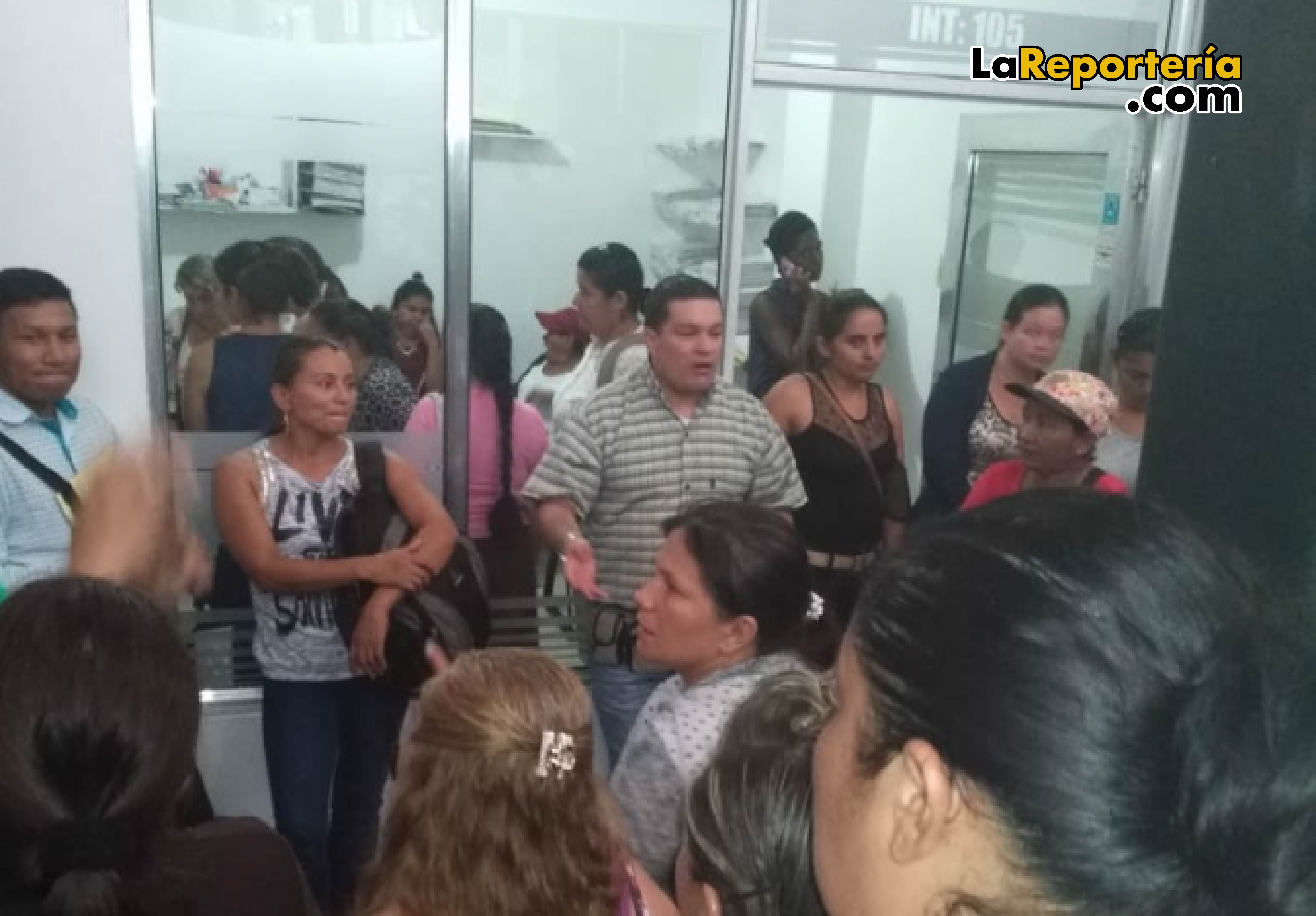 Los dejaron sin sueldos en navidad.