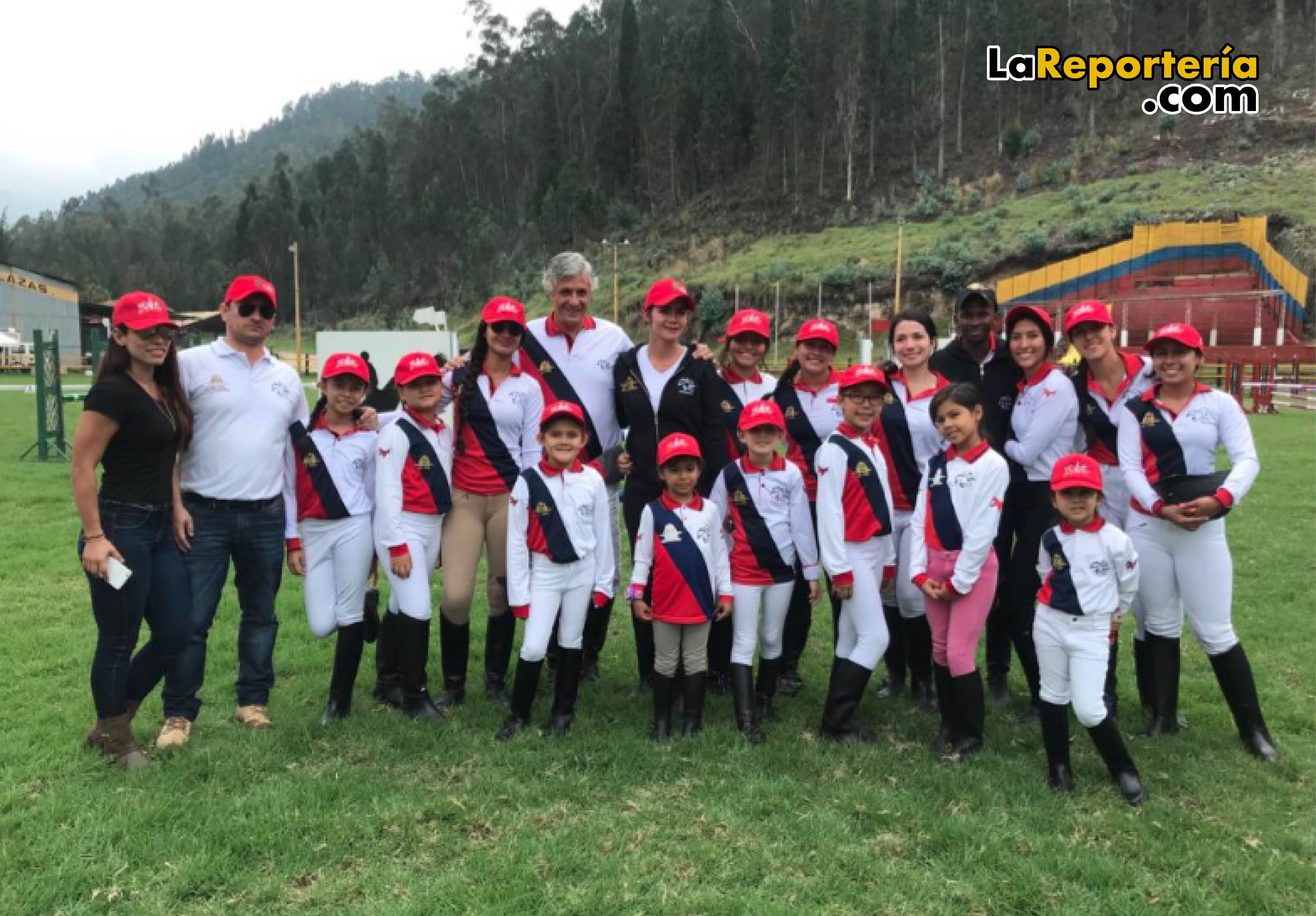 Jinetes  del  club la Villa Ecuestre de Yopal.