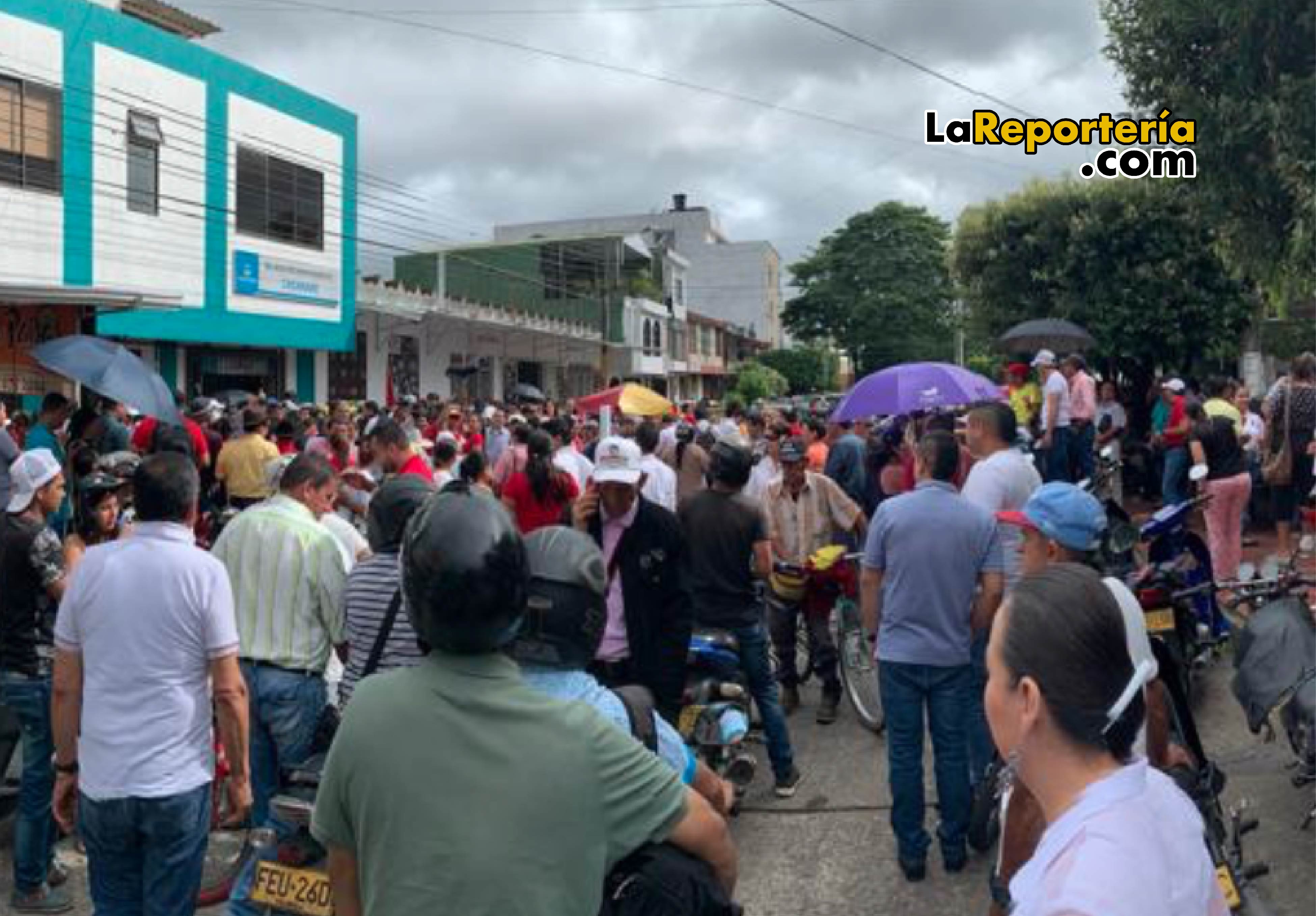 Acompañamiento de comunidad a inscripción de sus candidatos.