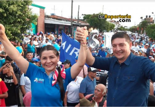 Salomón Sanabria y su esposa Cielo Barrera en acto de inaugural del directorio en Aguazul.