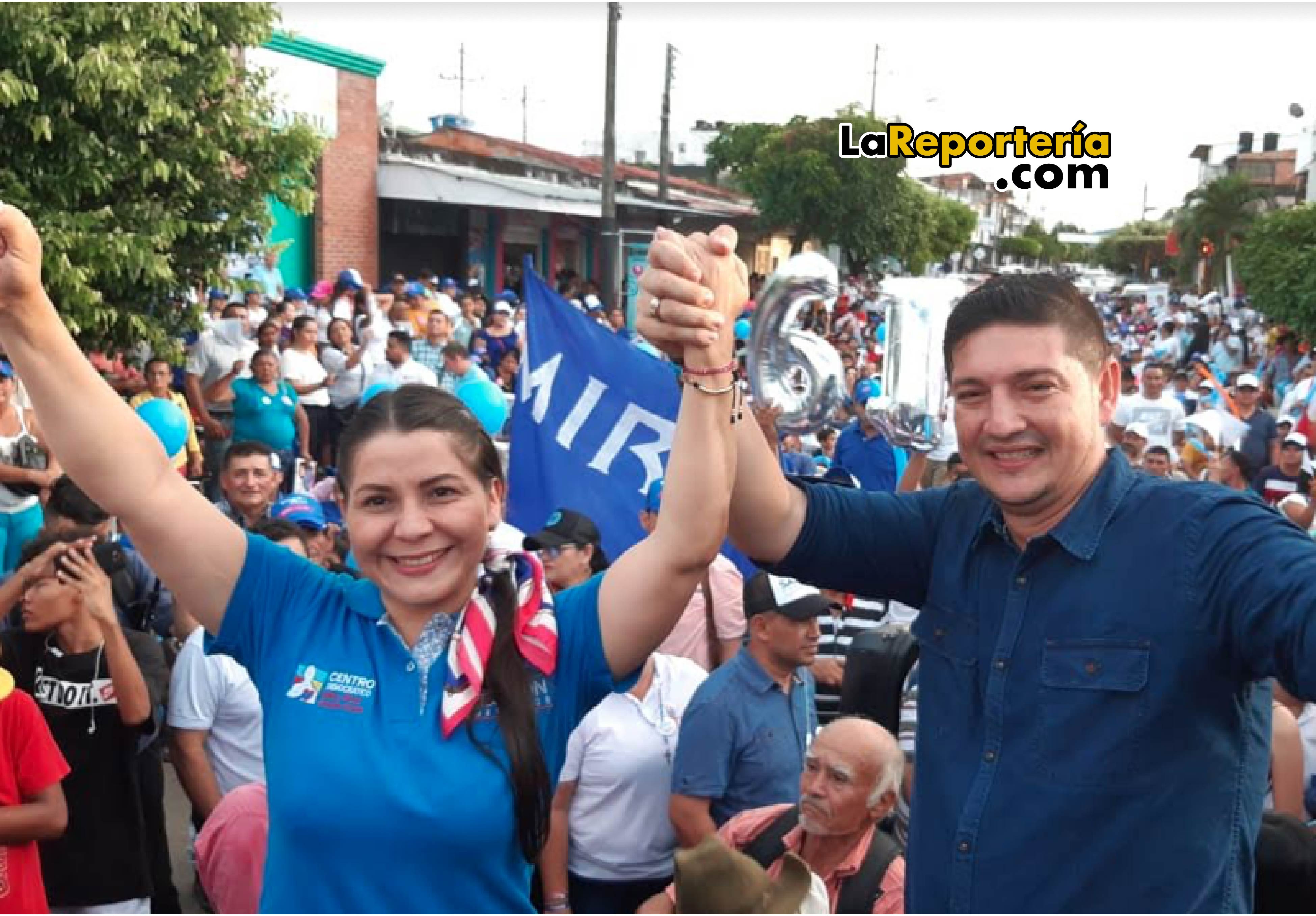 Salomón Sanabria  y su esposa Cielo Barrera en acto de inaugural del directorio en Aguazul.