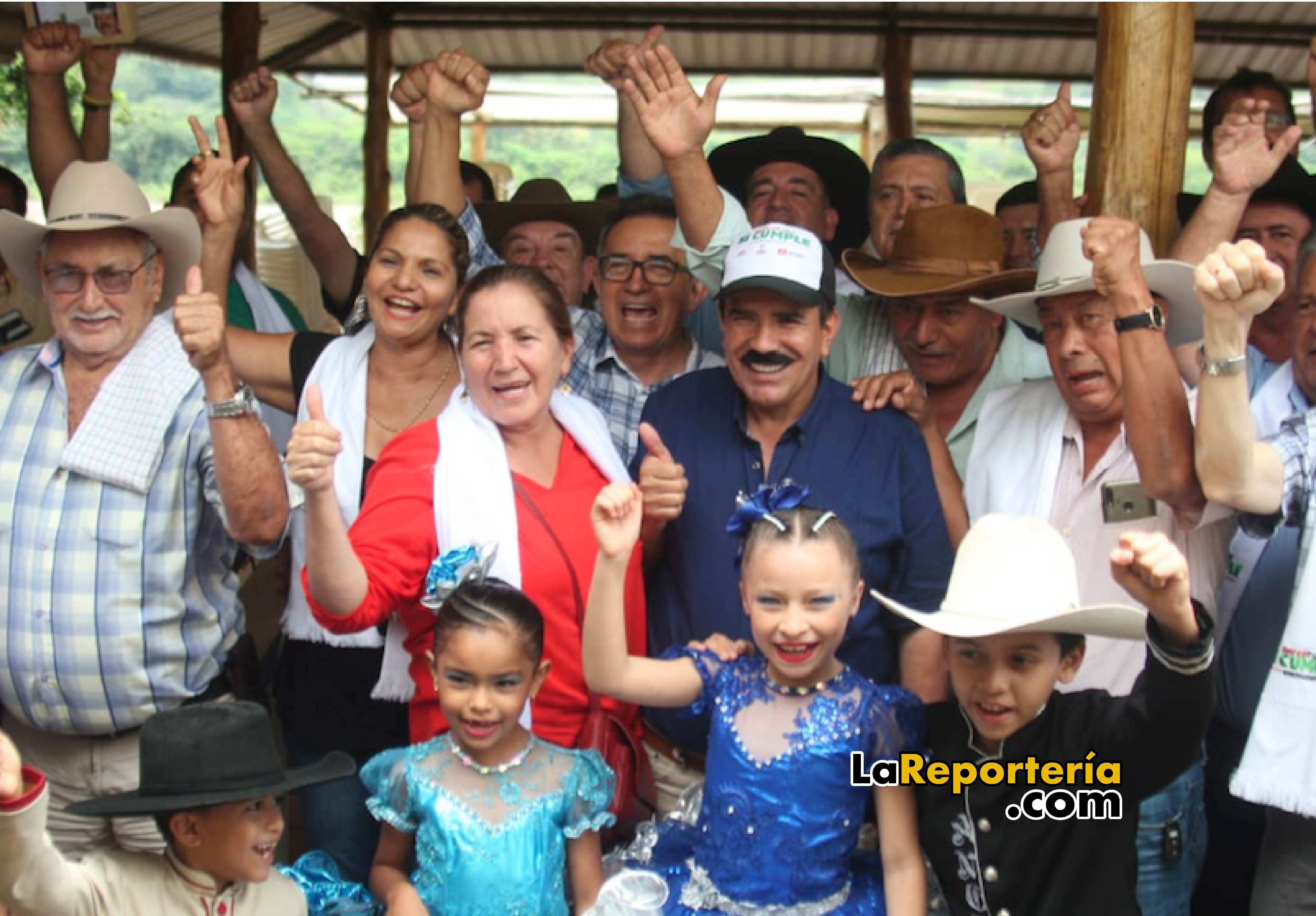 Simpatizantes comparten su afecto por Marco Tulio Ruiz.