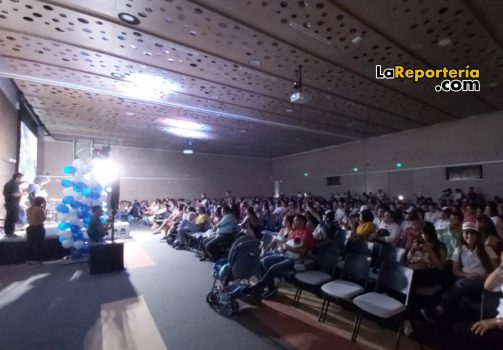 Participación de jóvenes en evento con Luis Eduardo Castro.