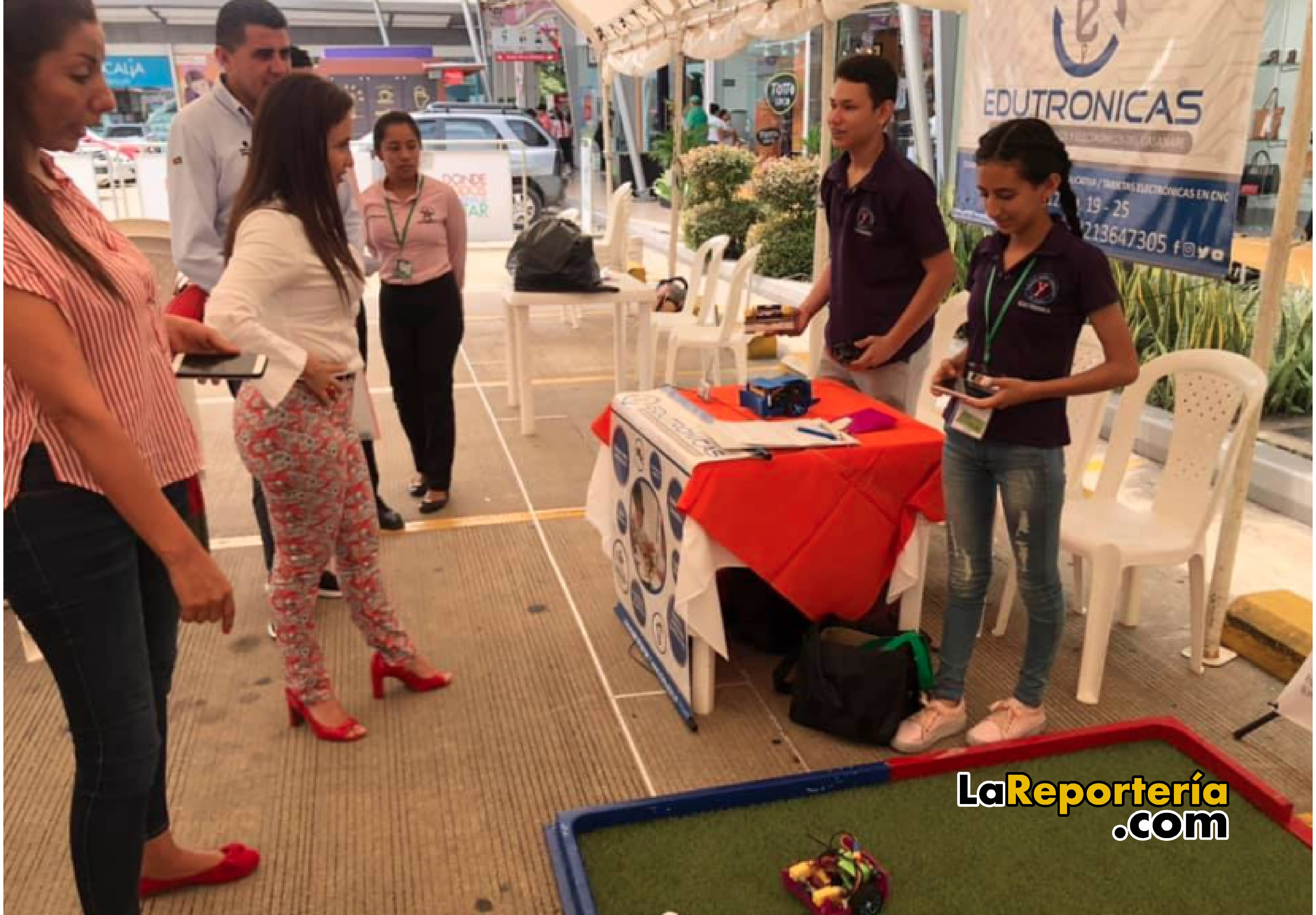 Feria Empresarial realizó el Sena en el centro comercial Gran Plaza Alcaraván.