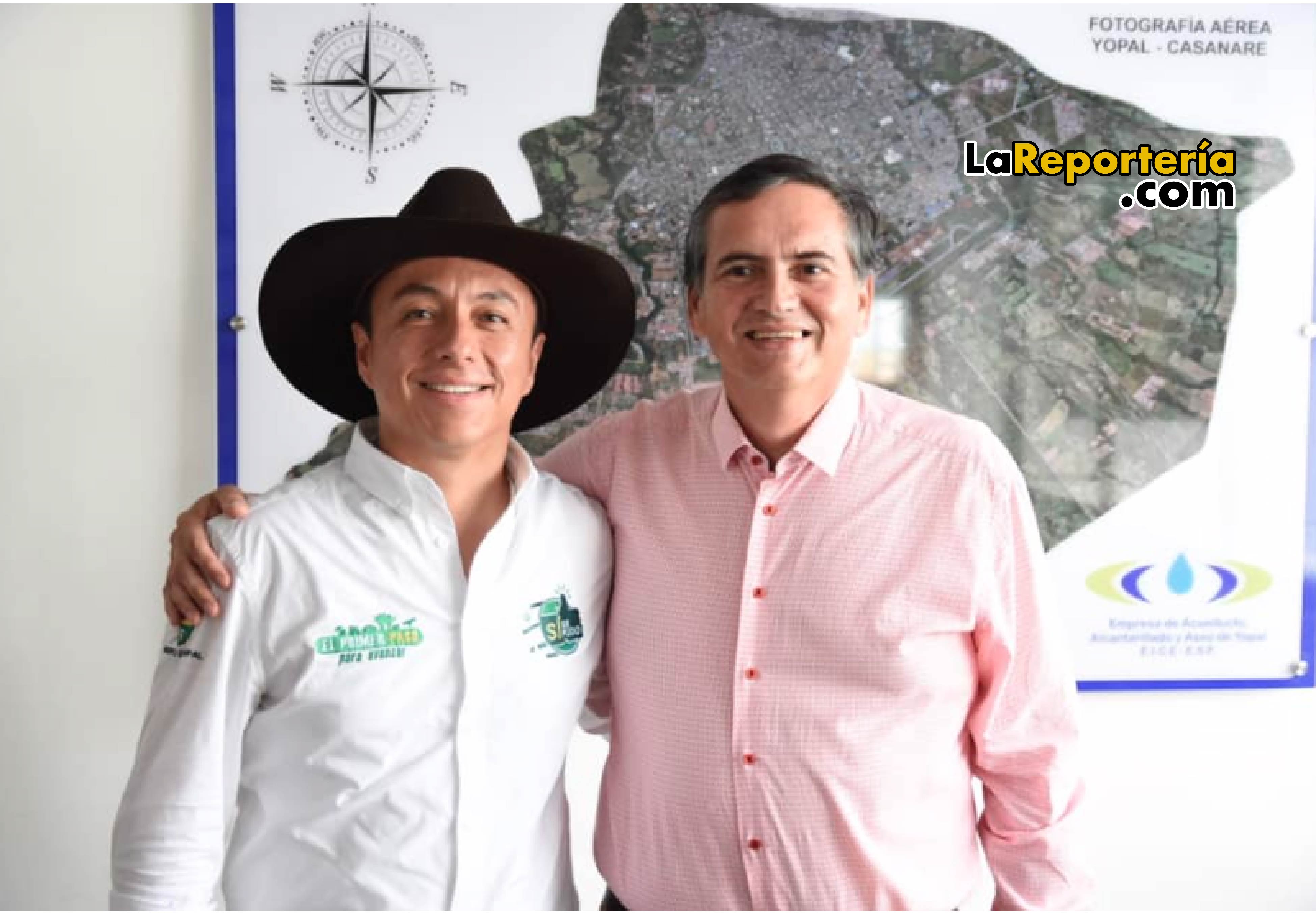 Alcalde Leonardo Puentes y gerente de Empresa de Acueducto Braulio Castelblanco.